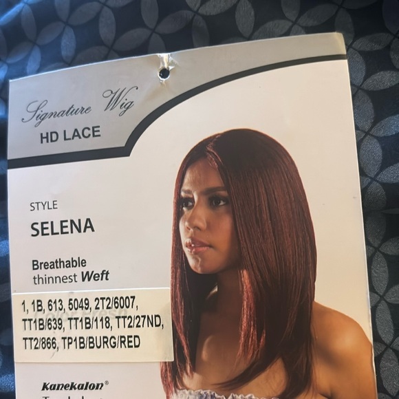 Outre Selena  Natural look HD Lace straight hair wig 150% density - Picture 4 of 16
